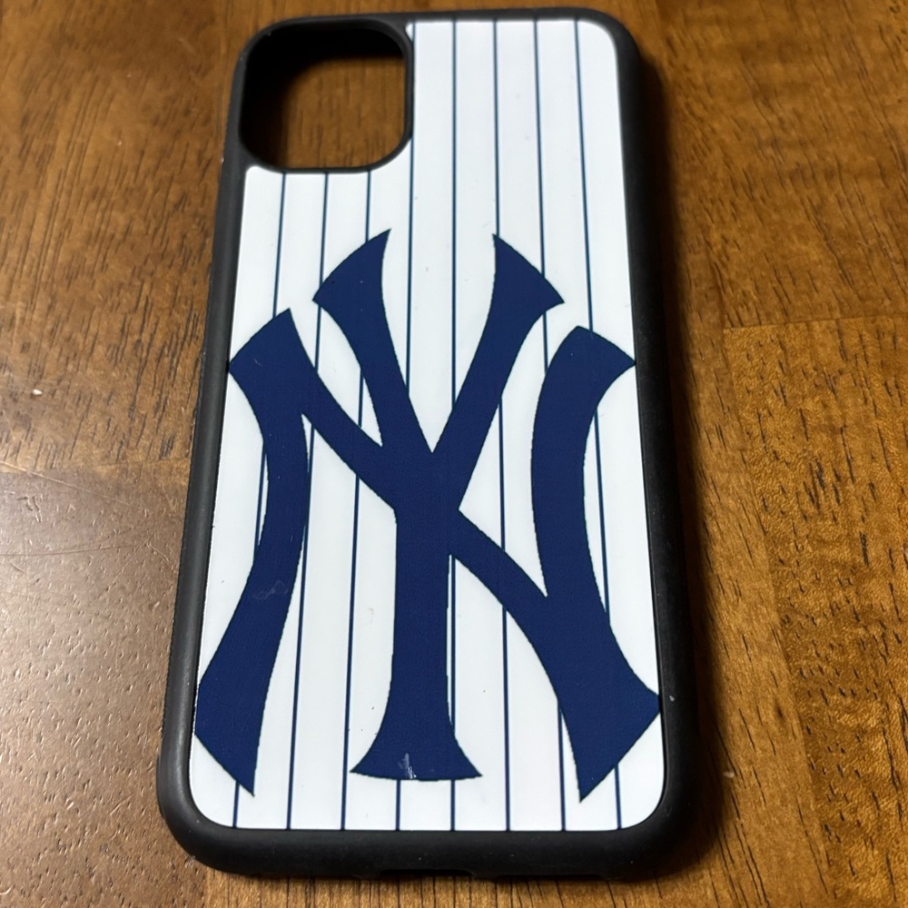 Phone 11 6.1 NY Yankees pinstripes case